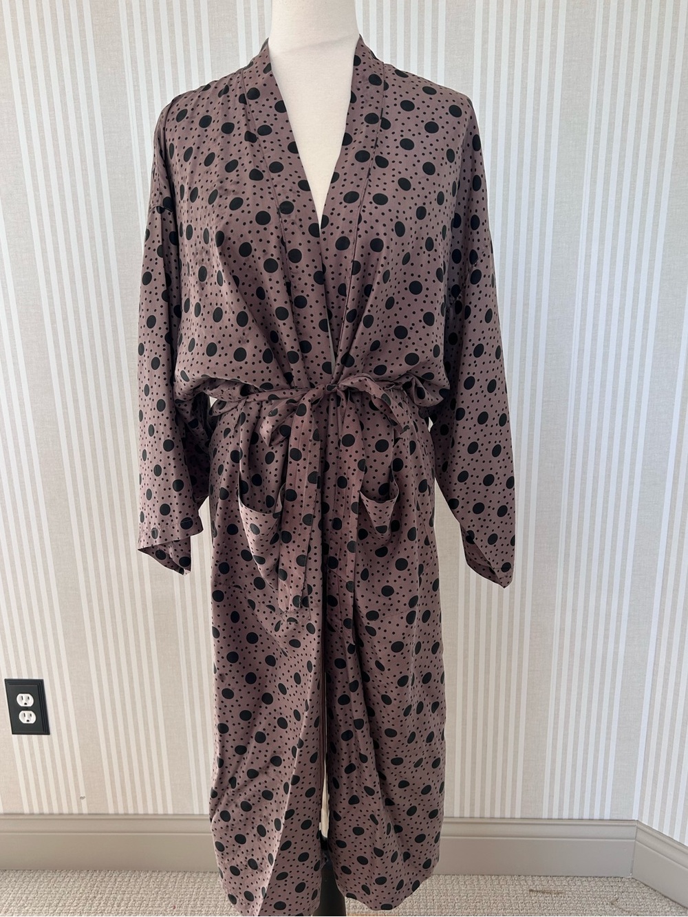 VTG Robert Stock 100% Silk Robe Duster w/ Belt Mauve w/ Black Polka Dot One Size - Picture 1 of 11
